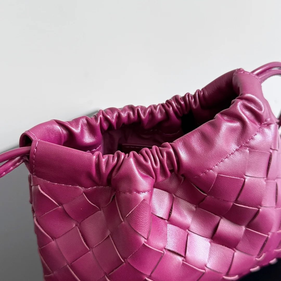 BOTTEGA VENETA Bucket Bags Woven Leather Purple 21X16.6X1CM F8010065407 - Image 8