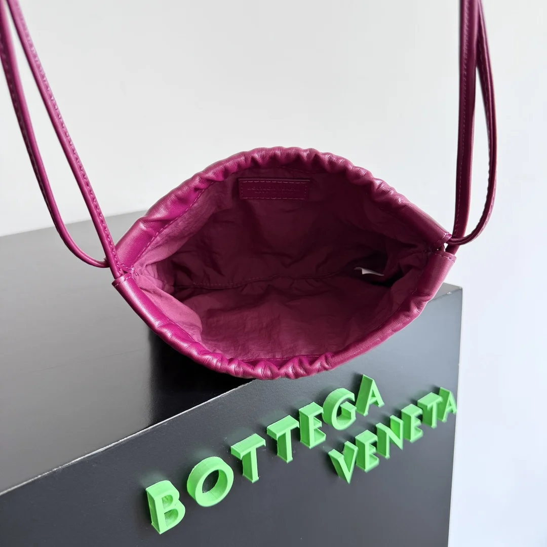 BOTTEGA VENETA Bucket Bags Woven Leather Purple 21X16.6X1CM F8010065407 - Image 9