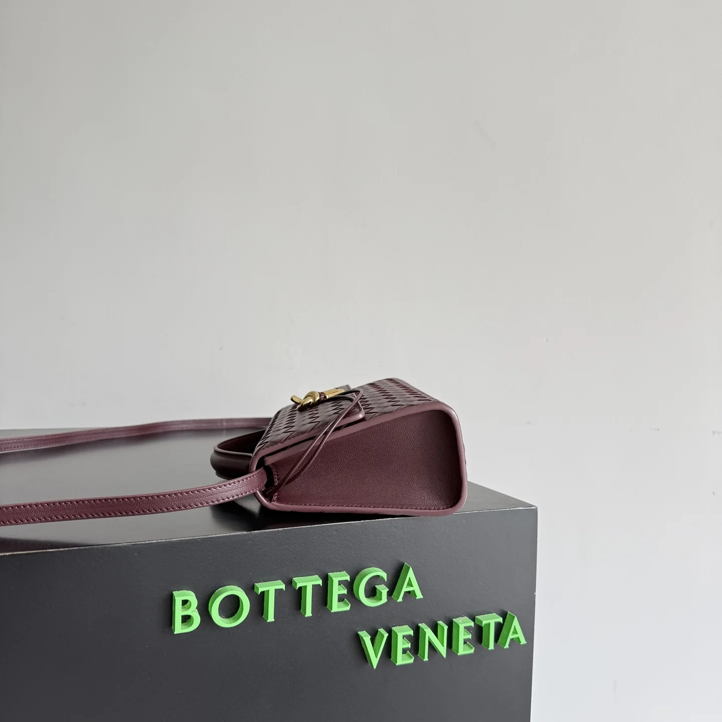 BOTTEGA VENETA Clutches Bags Lamb Leather Burgundy-Gold 24X13.5X7CM G6010065865 - Image 2