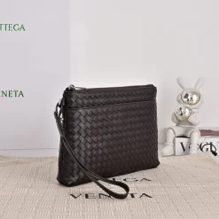 Alternative view of BOTTEGA VENETA Clutches Bags Lambskin Brown 26X17.5X6CM F0010065591