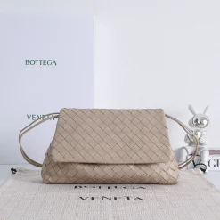 BOTTEGA VENETA Shoulder Bags Beige 33X19X8CM G8010065303