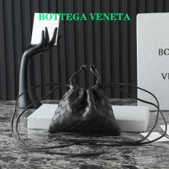 BOTTEGA VENETA Shoulder Bags Black 21X16.6X1CM F8010065399