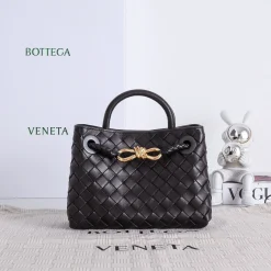 BOTTEGA VENETA Shoulder Bags Black-Gold 20X15X9CM H3010063887