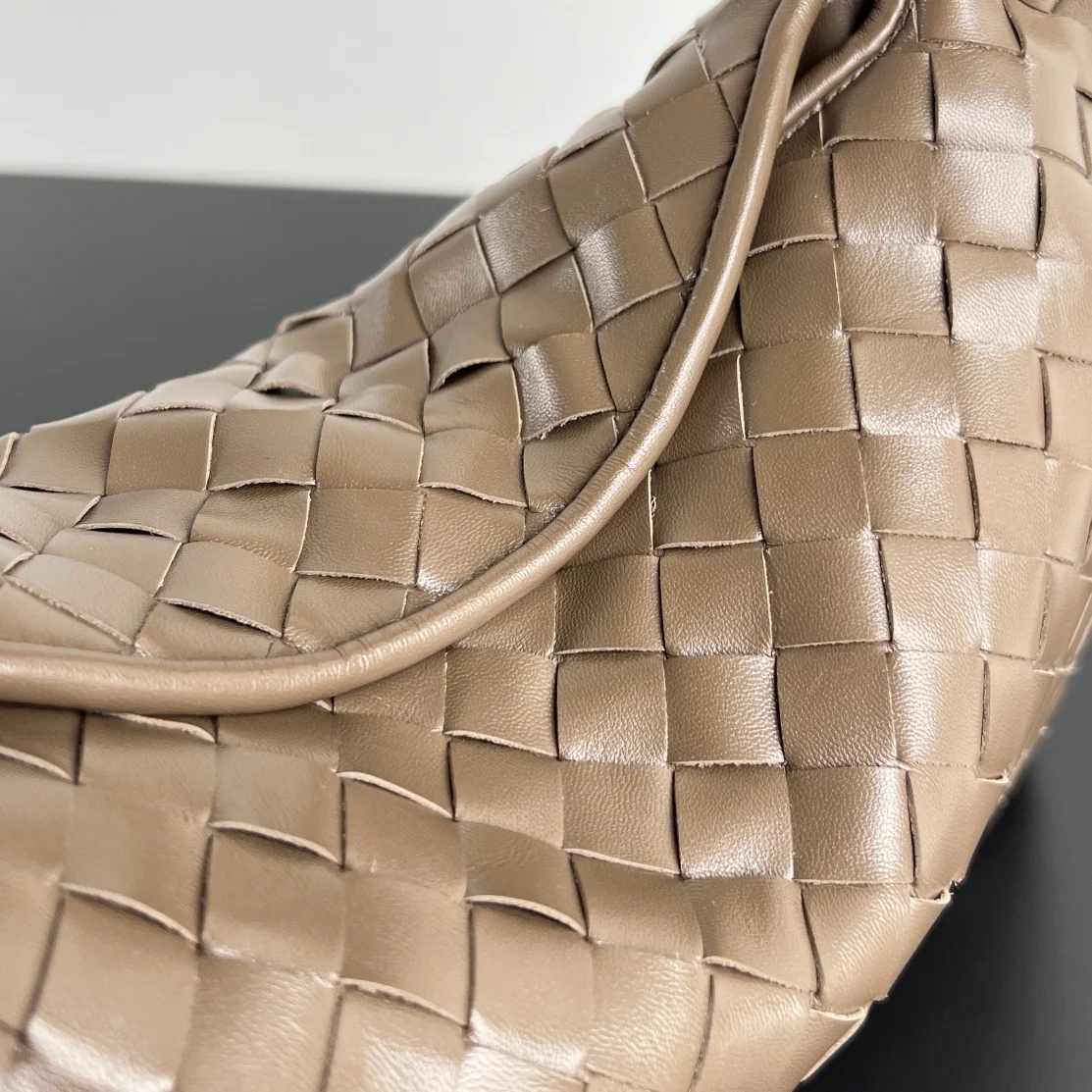 BOTTEGA VENETA Shoulder Bags Brown 41X20.5X7.5CM H8010060244 - Image 6