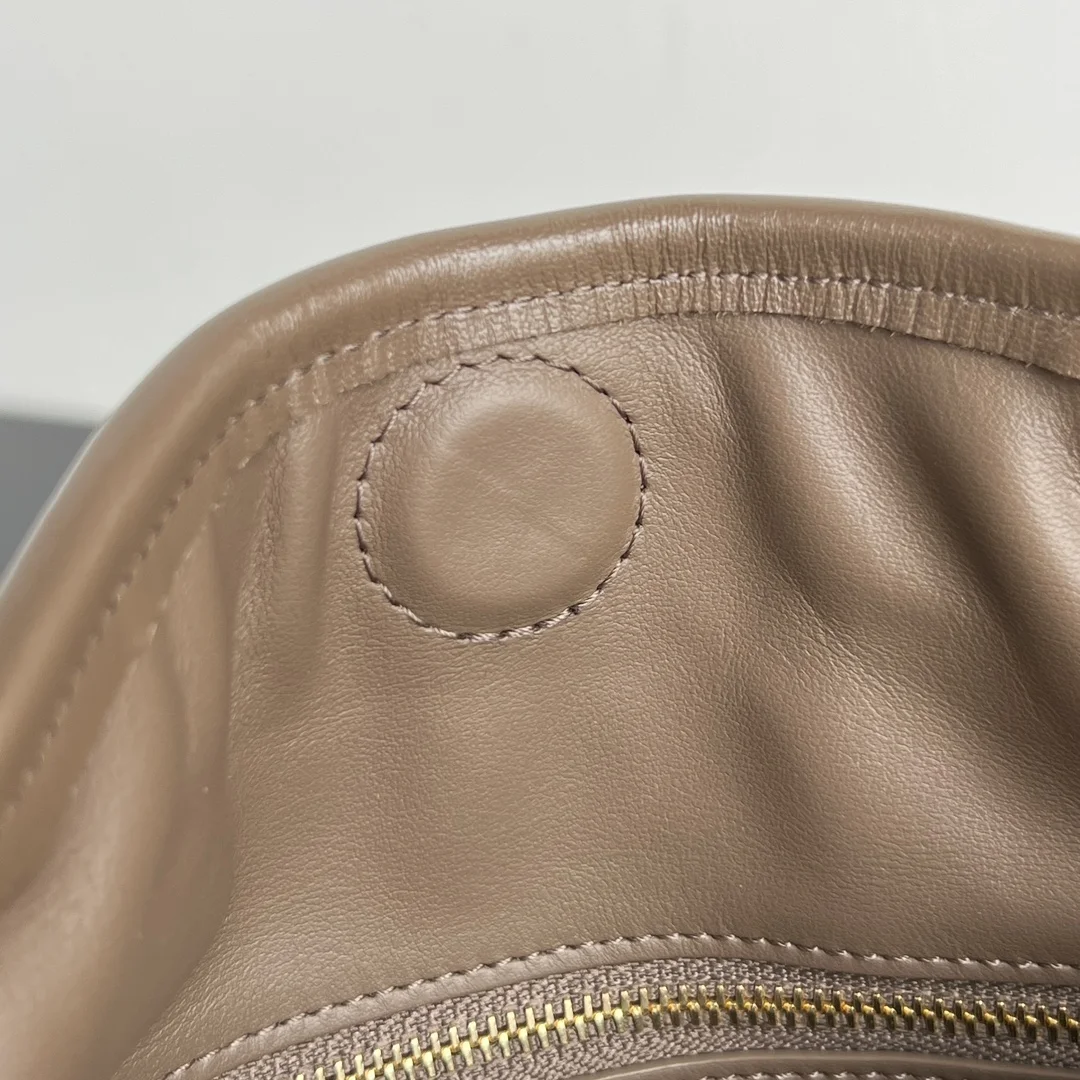BOTTEGA VENETA Shoulder Bags Brown 41X20.5X7.5CM H8010060244 - Image 7