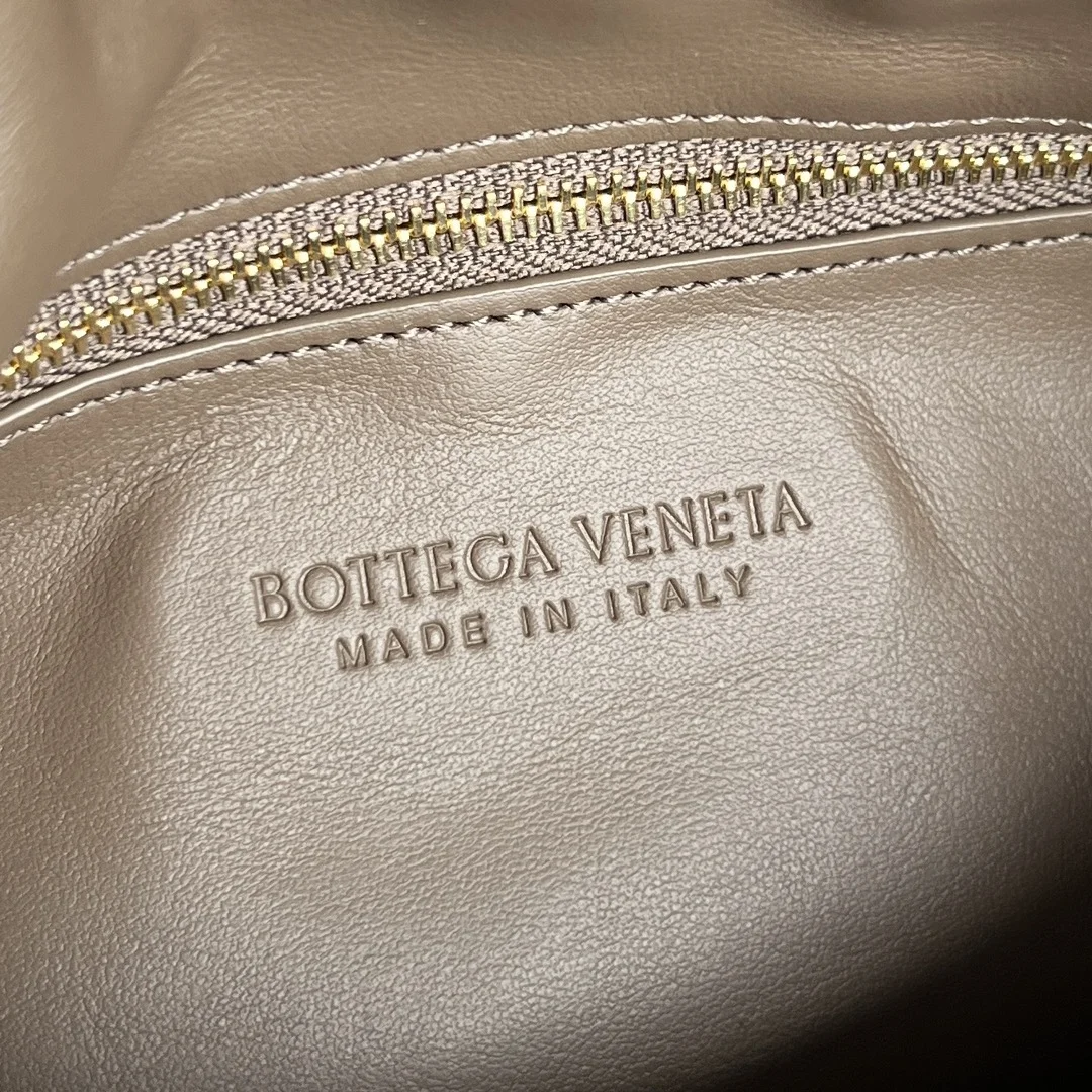 BOTTEGA VENETA Shoulder Bags Brown 41X20.5X7.5CM H8010060244 - Image 8