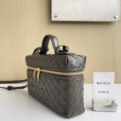 Alternative view of BOTTEGA VENETA Shoulder Bags Brown-Gold 22X12.5X5CM F8010064835
