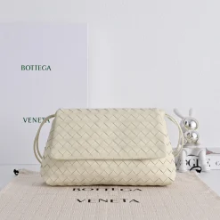 BOTTEGA VENETA Shoulder Bags Cream 33X19X8CM G8010065308
