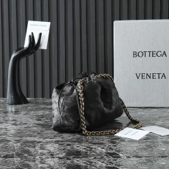Alternative view of BOTTEGA VENETA Shoulder Bags Intrecciato Leather Black-Gold 33X19X8CM H5010064150