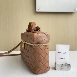 Alternative view of BOTTEGA VENETA Shoulder Bags Intrecciato Leather Brown-Gold 22X12.5X5CM F8010064829