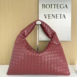 BOTTEGA VENETA Shoulder Bags Intrecciato Leather Burgundy 46X10X21CM I8010060682