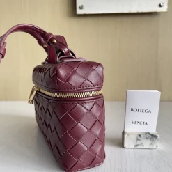 Alternative view of BOTTEGA VENETA Shoulder Bags Intrecciato Leather Burgundy-Gold 22X12.5X5CM F8010064822