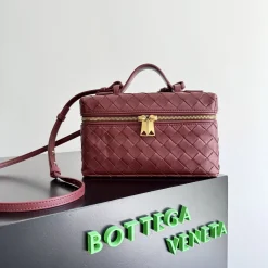 BOTTEGA VENETA Shoulder Bags Intrecciato Leather Burgundy-Gold 22X12.5X5CM F8010064877