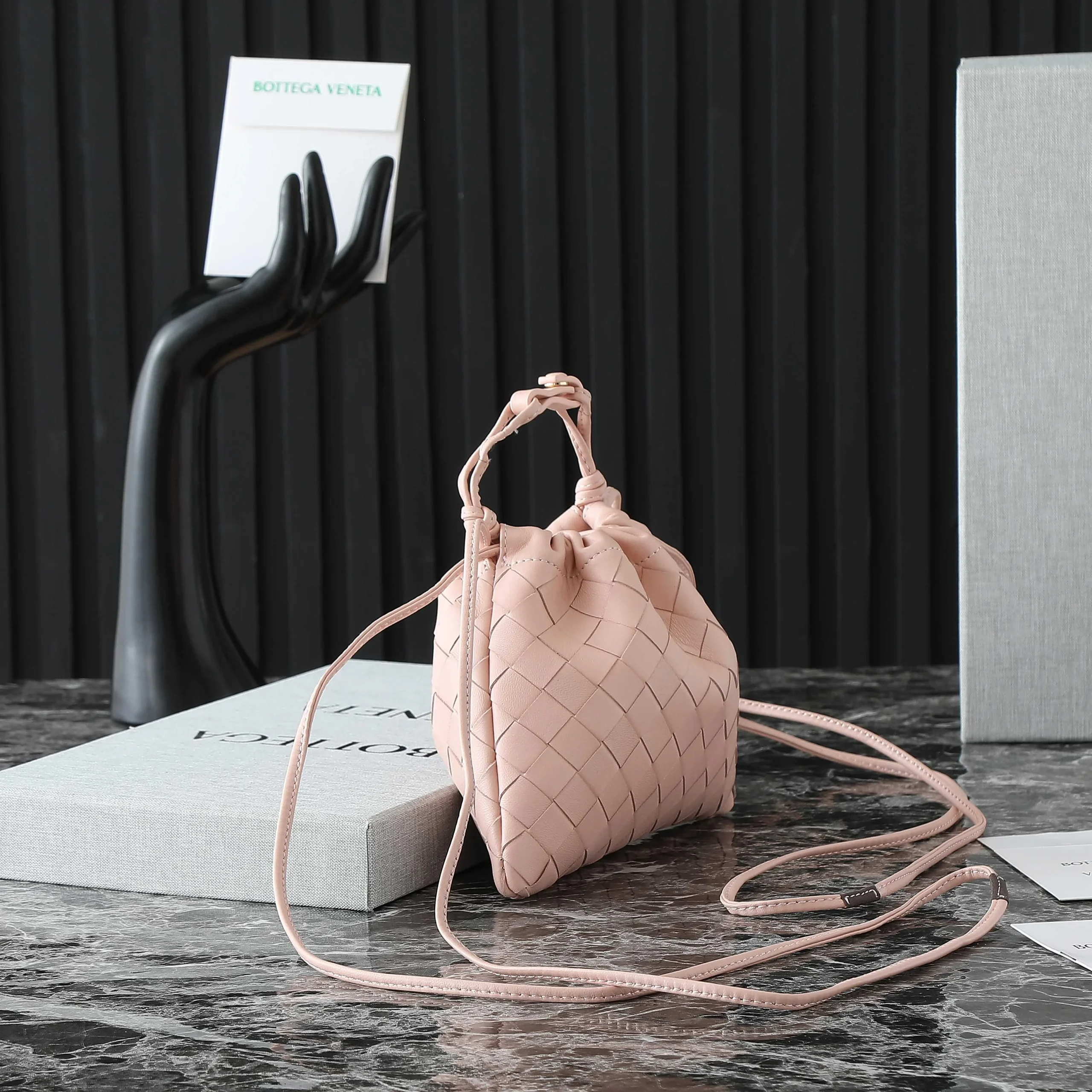 BOTTEGA VENETA Shoulder Bags Intrecciato Leather Pink 21X16.6X1CM F8010065365 - Image 3