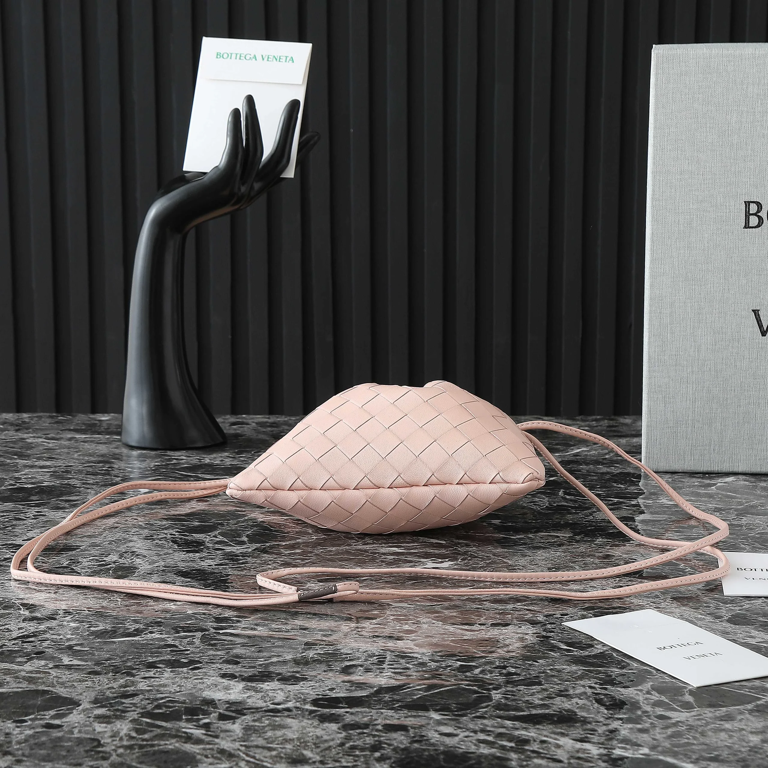 BOTTEGA VENETA Shoulder Bags Intrecciato Leather Pink 21X16.6X1CM F8010065365 - Image 4