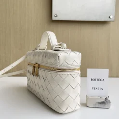 Alternative view of BOTTEGA VENETA Shoulder Bags Intrecciato Leather White-Gold 22X12.5X5CM F8010064834