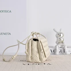 Alternative view of BOTTEGA VENETA Shoulder Bags Lamb Leather Cream 21X11X9CM F8010065415
