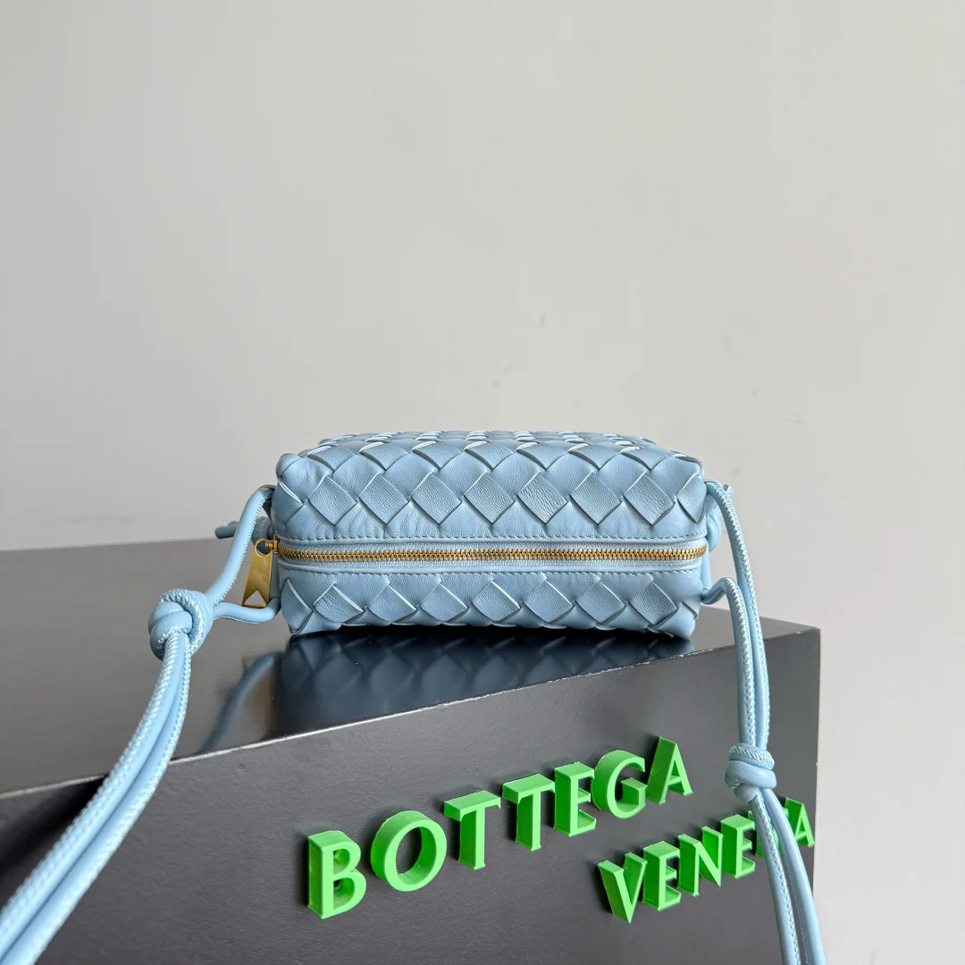 BOTTEGA VENETA Shoulder Bags Lambskin Blue-Gold 17X10X6CM G8010065855 - Image 4