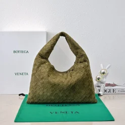 BOTTEGA VENETA Shoulder Bags Leather Green 41X20.5X7.5CM H8010060043
