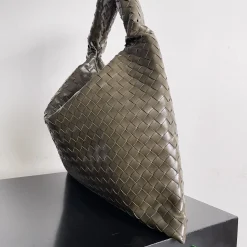Alternative view of BOTTEGA VENETA Shoulder Bags Leather Khaki 53X24X13CM A08010061136