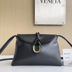 BOTTEGA VENETA Shoulder Bags Smooth Calf Leather Black-Gold 27X16X6CM G5010064099