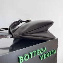 Alternative view of BOTTEGA VENETA Shoulder Bags Smooth Leather Brown-Gold 30X20X8CM H4010064042