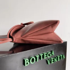 Alternative view of BOTTEGA VENETA Shoulder Bags Smooth Leather Brown-Gold 30X20X8CM H4010064047