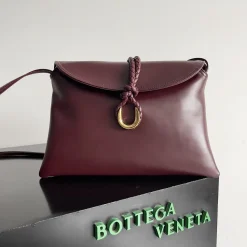 BOTTEGA VENETA Shoulder Bags Smooth Leather Burgundy-Gold 30X20X8CM H4010064021