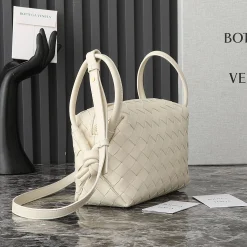 Alternative view of BOTTEGA VENETA Shoulder Bags Soft Lambskin Cream 19X12X9CM F8010065268