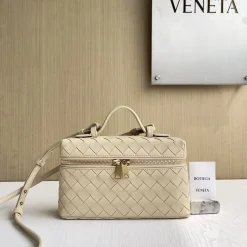BOTTEGA VENETA Shoulder Bags Woven Leather Beige-Gold 22X12.5X5CM F8010064828