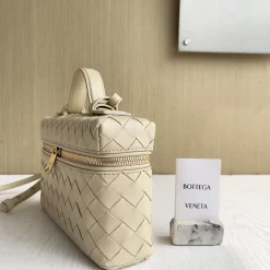 Alternative view of BOTTEGA VENETA Shoulder Bags Woven Leather Beige-Gold 22X12.5X5CM F8010064828