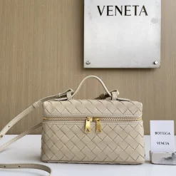 BOTTEGA VENETA Shoulder Bags Woven Leather Beige-Gold 22X12.5X5CM F8010064838