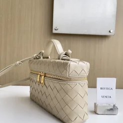 Alternative view of BOTTEGA VENETA Shoulder Bags Woven Leather Beige-Gold 22X12.5X5CM F8010064838