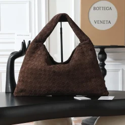 BOTTEGA VENETA Shoulder Bags Woven Leather Brown 46X21X10CM I8010060672