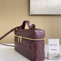 Alternative view of BOTTEGA VENETA Shoulder Bags Woven Leather Burgundy-Gold 22X12.5X5CM F8010064837