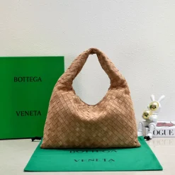 BOTTEGA VENETA Shoulder Bags Woven Leather Tan 41X20.5X7.5CM H8010060002