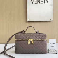 BOTTEGA VENETA Shoulder Bags Woven Leather Taupe-Gold 22X12.5X5CM F8010064813