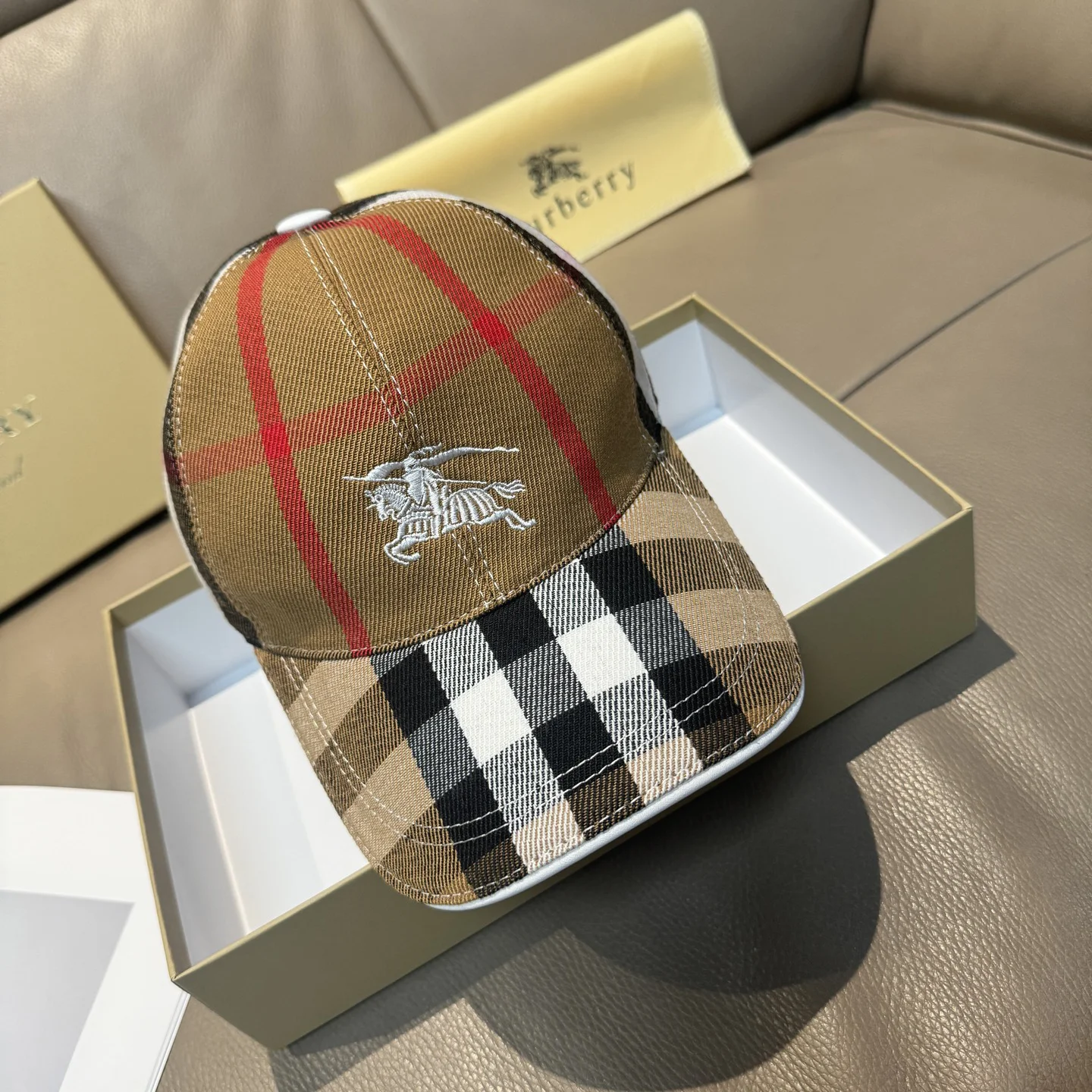 BURBERRY Caps Cotton & Leather Brown-Red-Black-White F510071313