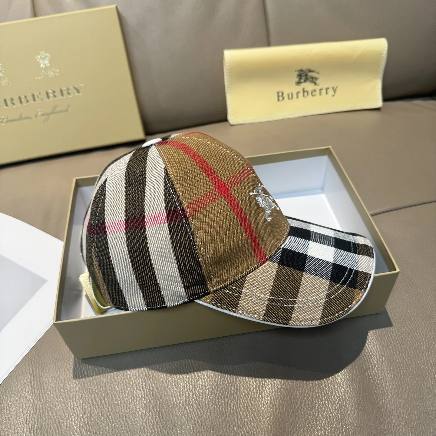 BURBERRY Caps Cotton & Leather Brown-Red-Black-White F510071313 - Image 3