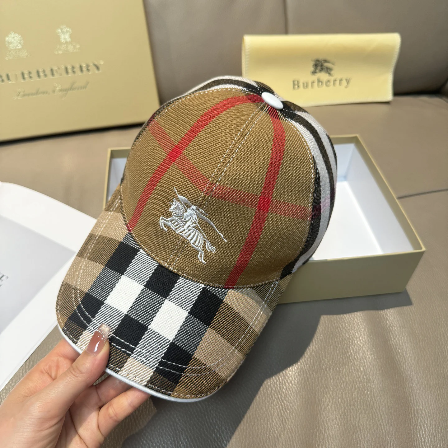 BURBERRY Caps Cotton & Leather Brown-Red-Black-White F510071313 - Image 4