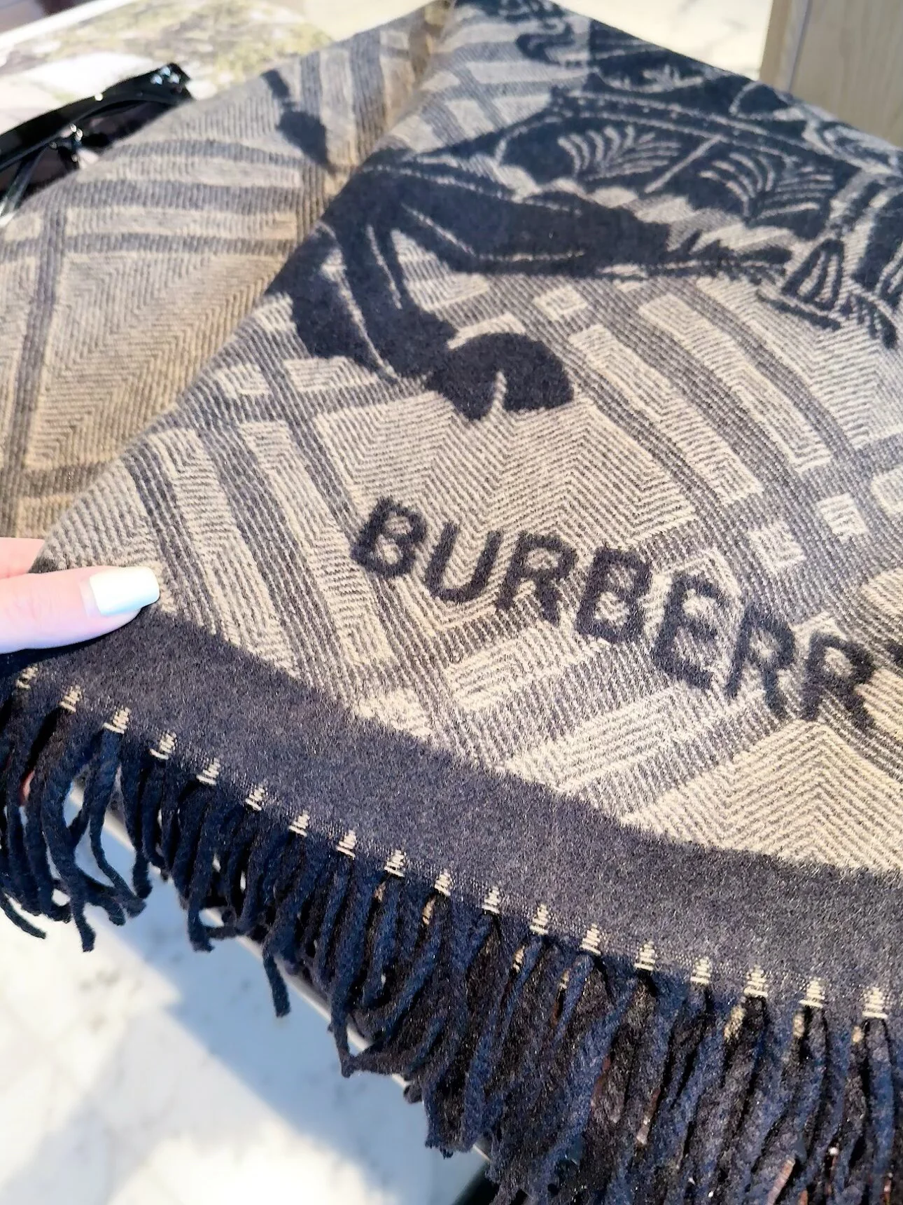 BURBERRY Scarves Brown-Black D510070930 - Image 4