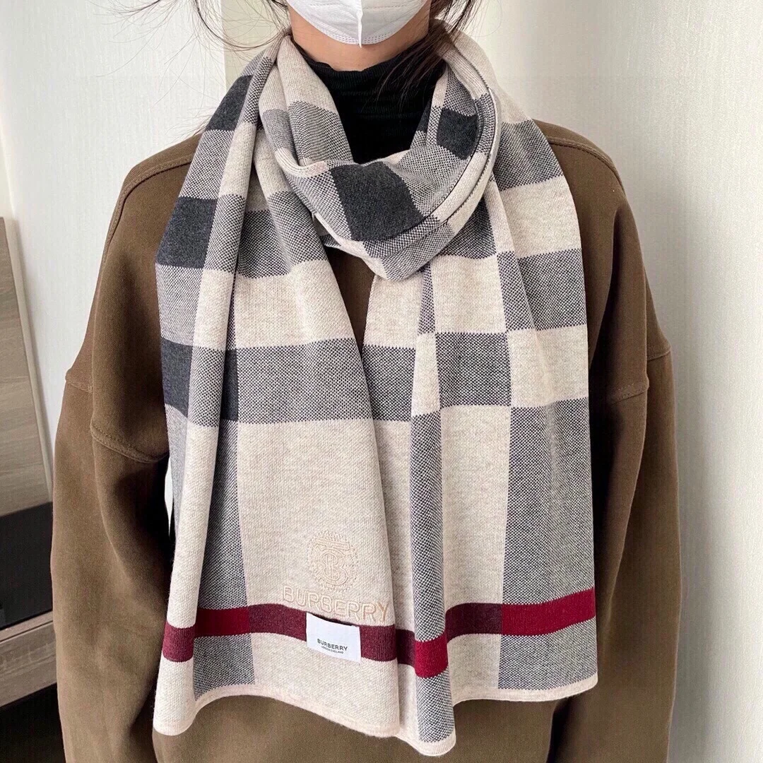 BURBERRY Scarves Cashmere Beige-Black-Red One Size A2010070742