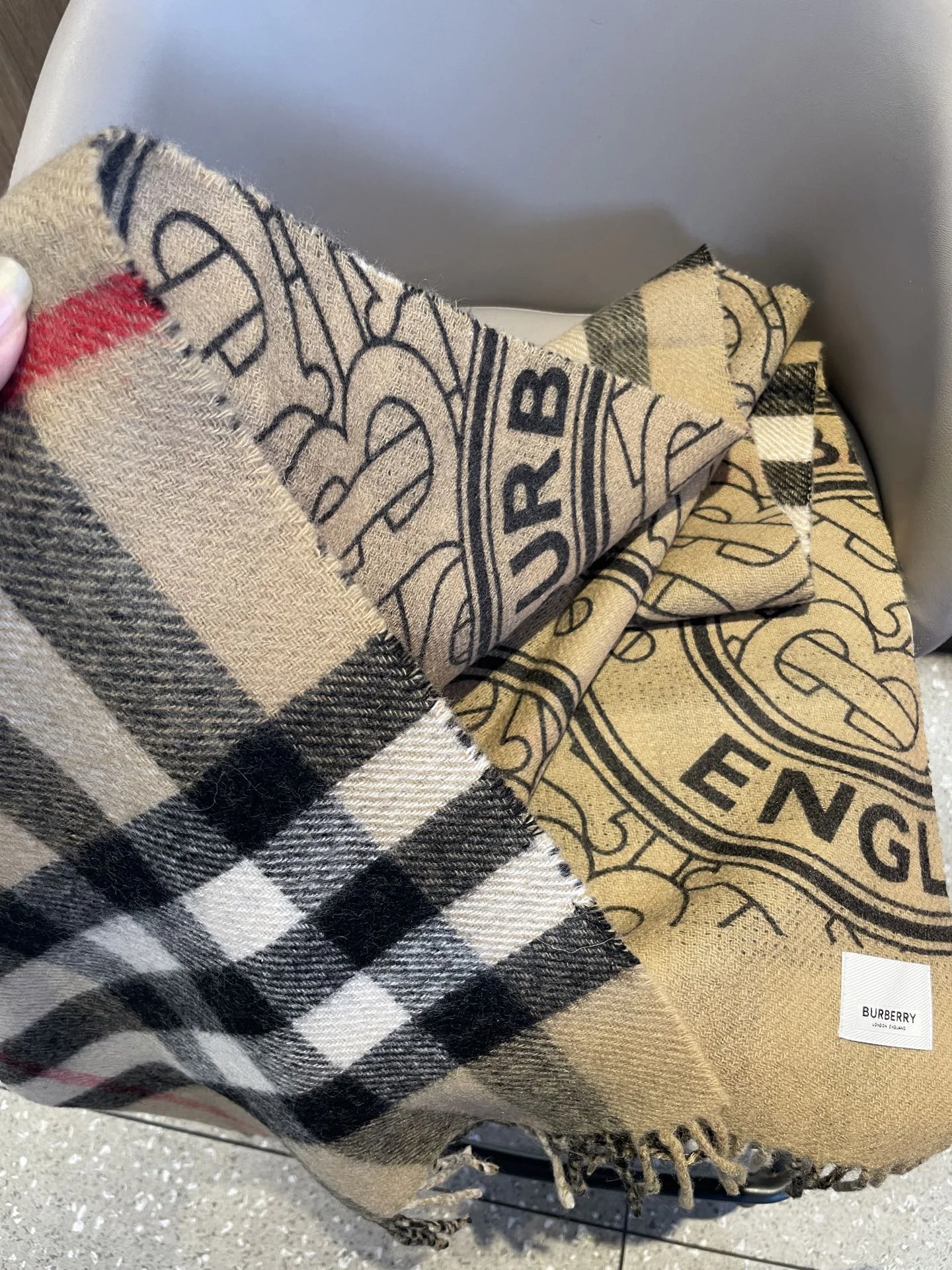 BURBERRY Scarves Cashmere Tan-Black-Red 30x180CM A4510070255 - Image 7