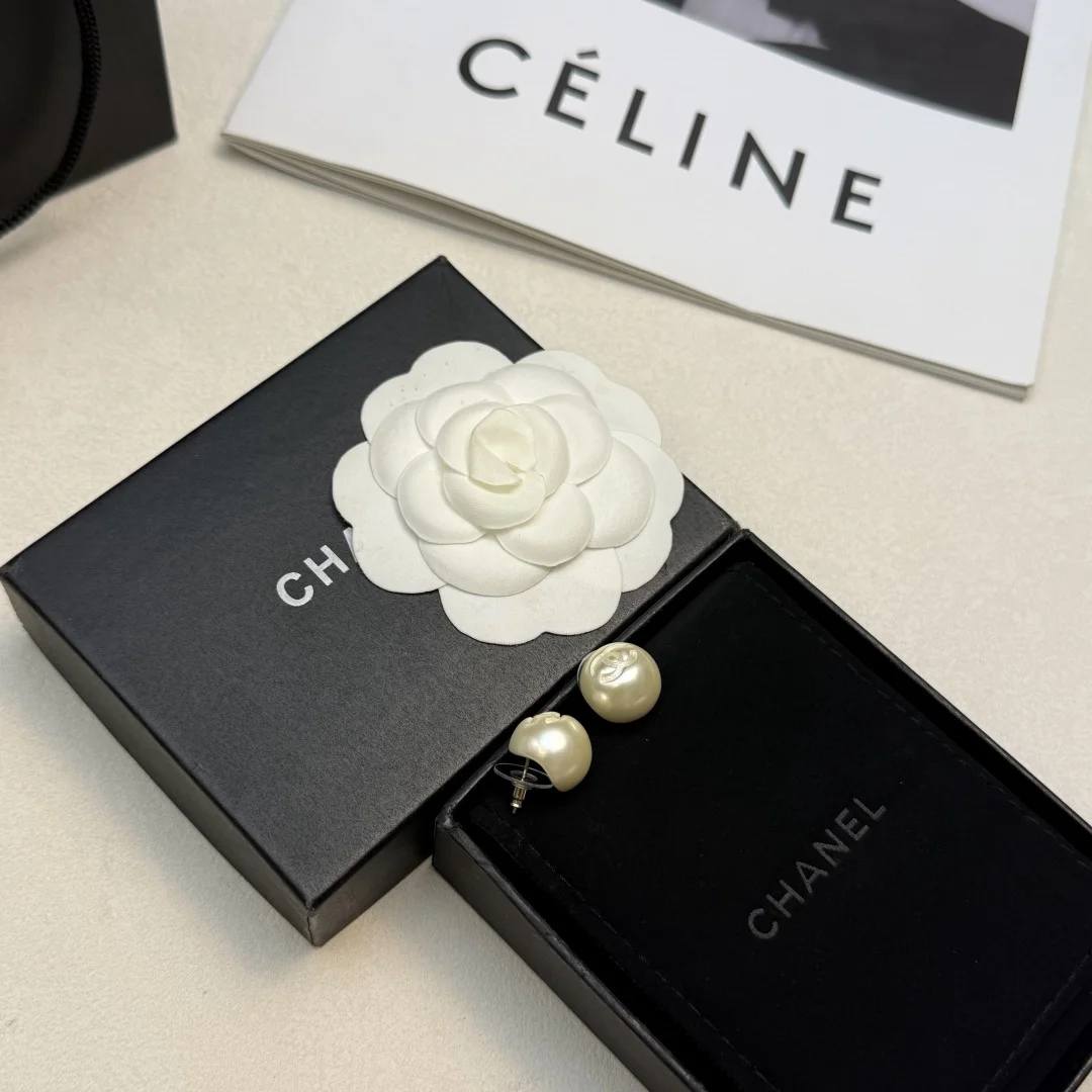 CHANEL Accessories White D510072893 - Image 4