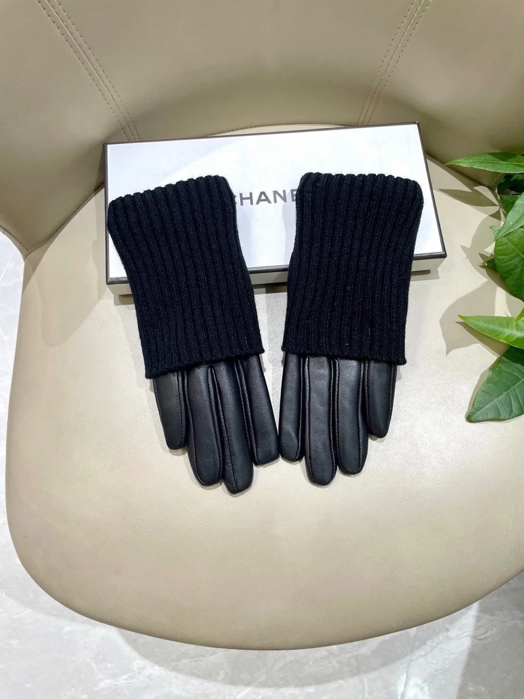 CHANEL Gloves Sheepskin Black L A1010071903