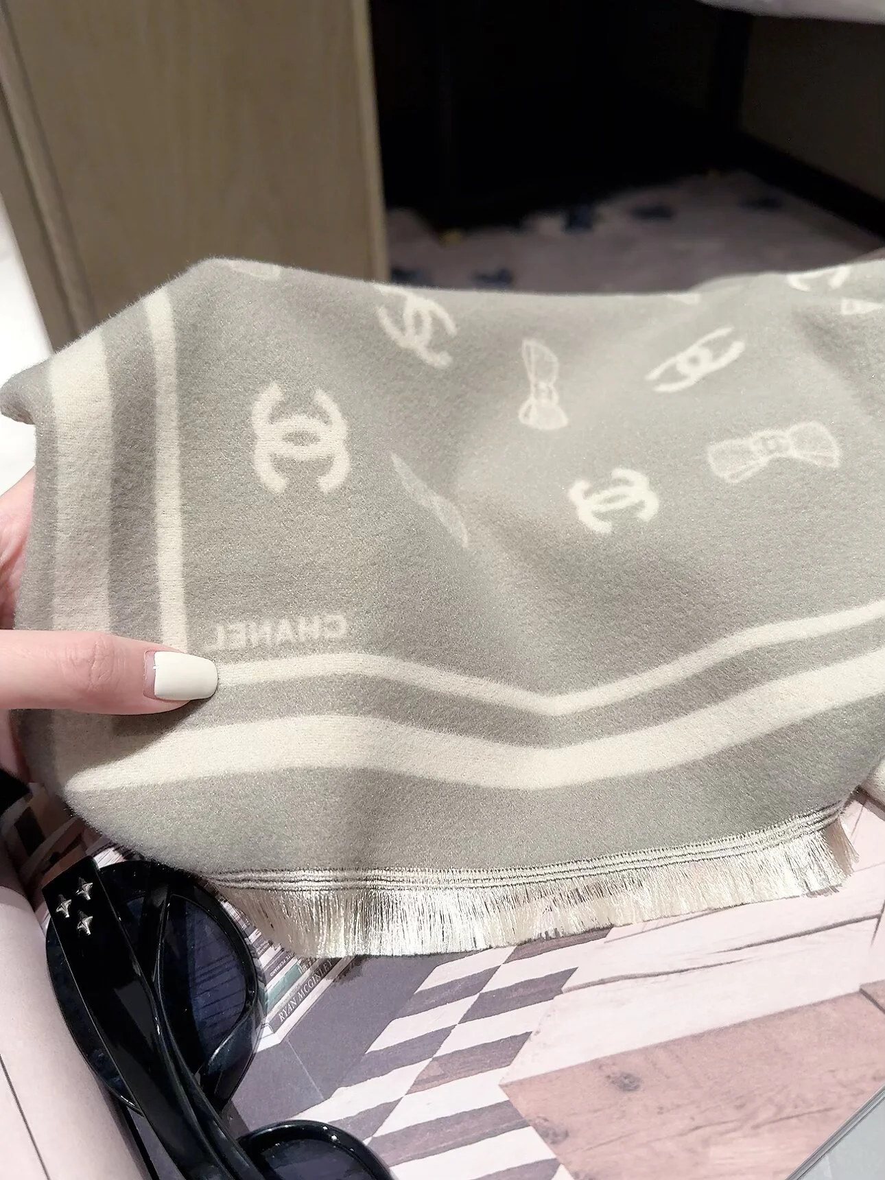 CHANEL Scarves Cashmere Beige-White 180X60CM D510070916 - Image 7