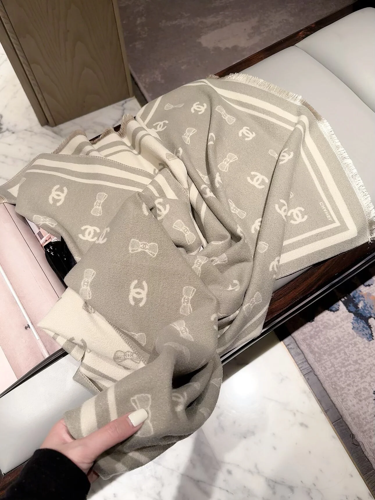 CHANEL Scarves Cashmere Beige-White 180X60CM D510070916 - Image 8