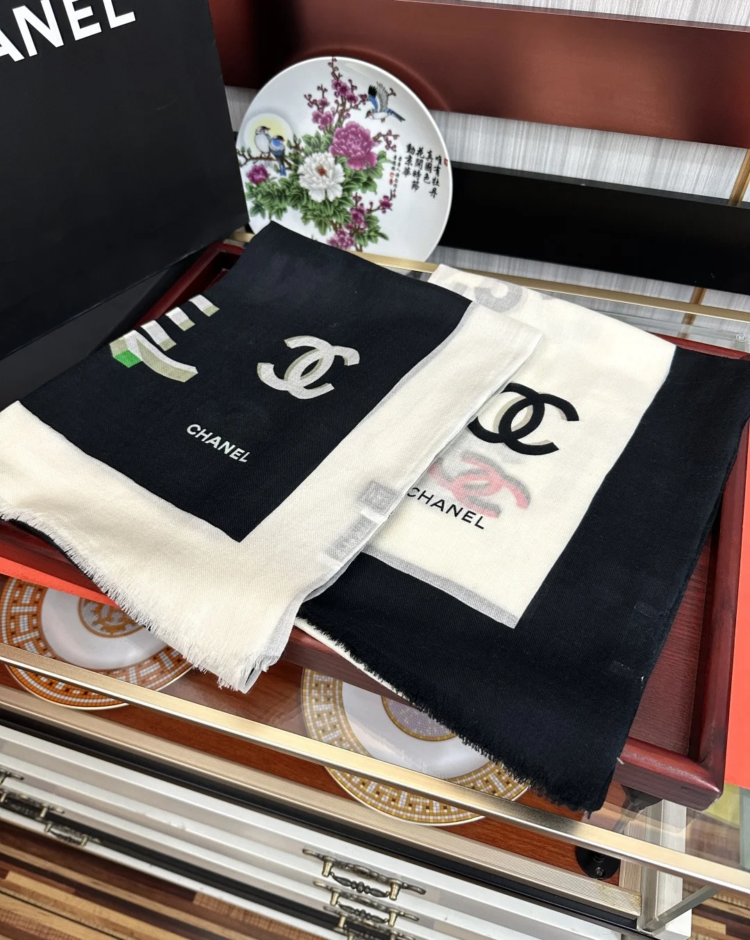 CHANEL Scarves Cashmere Black-White-Green-Red 100X200CM A7010072096 - Image 3