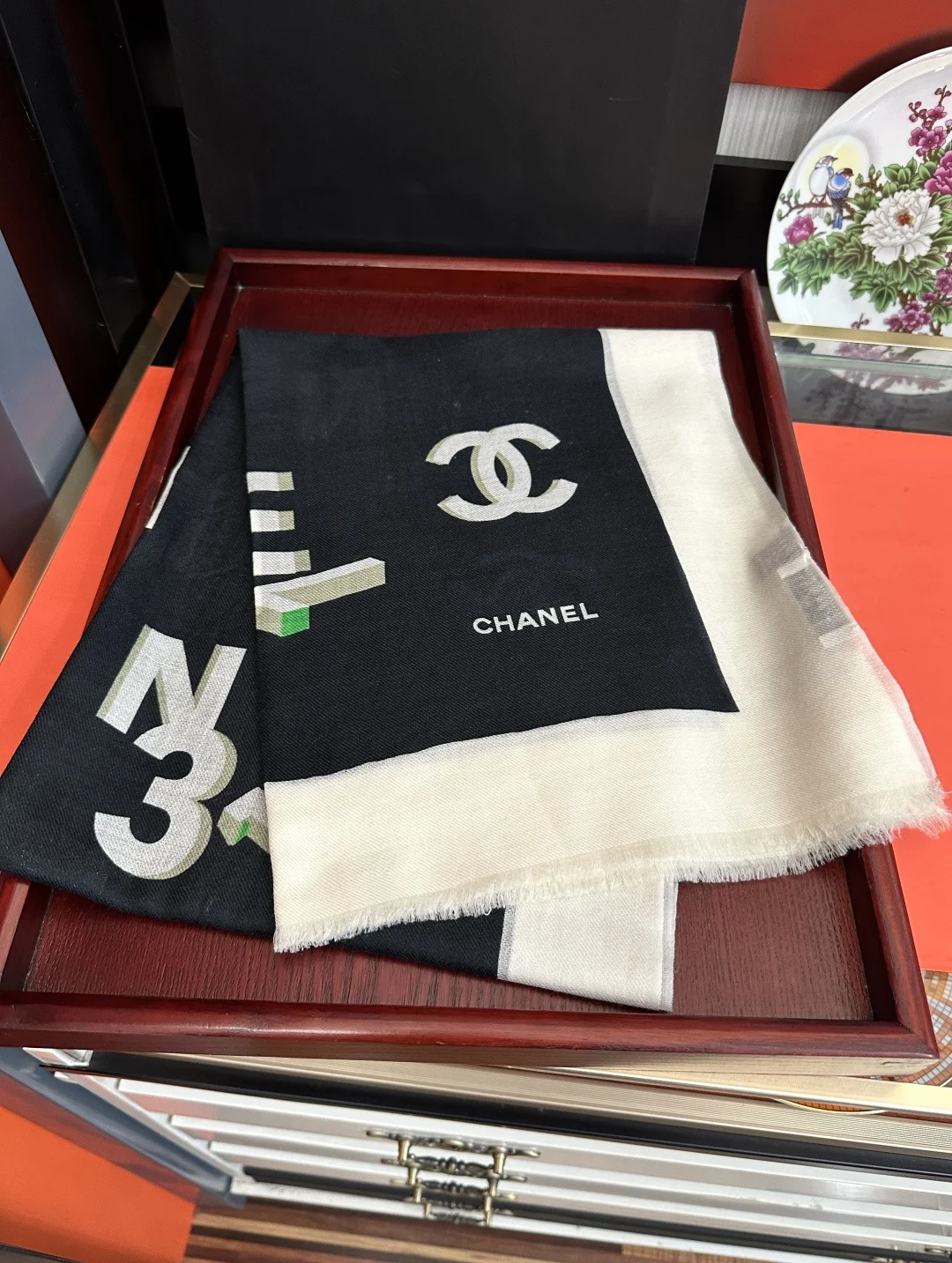 CHANEL Scarves Cashmere Black-White-Green-Red 100X200CM A7010072096 - Image 4