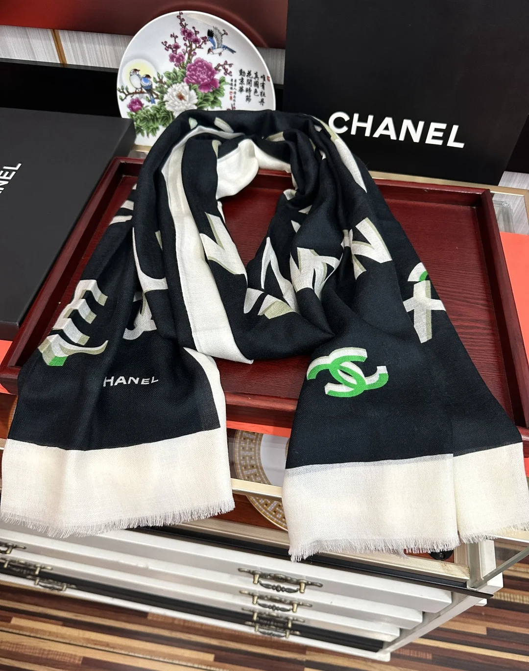 CHANEL Scarves Cashmere Black-White-Green-Red 100X200CM A7010072096 - Image 5